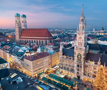 germania-monaco-di-baviera-marienplatz-mercatini-giorno